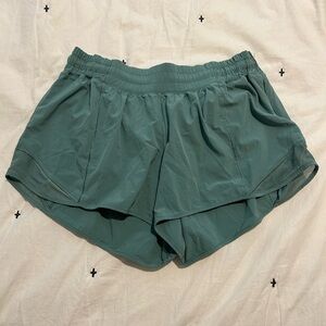 LULULEMON HOTTY HOT SHORTS 4” INSEAM | Green | size 10